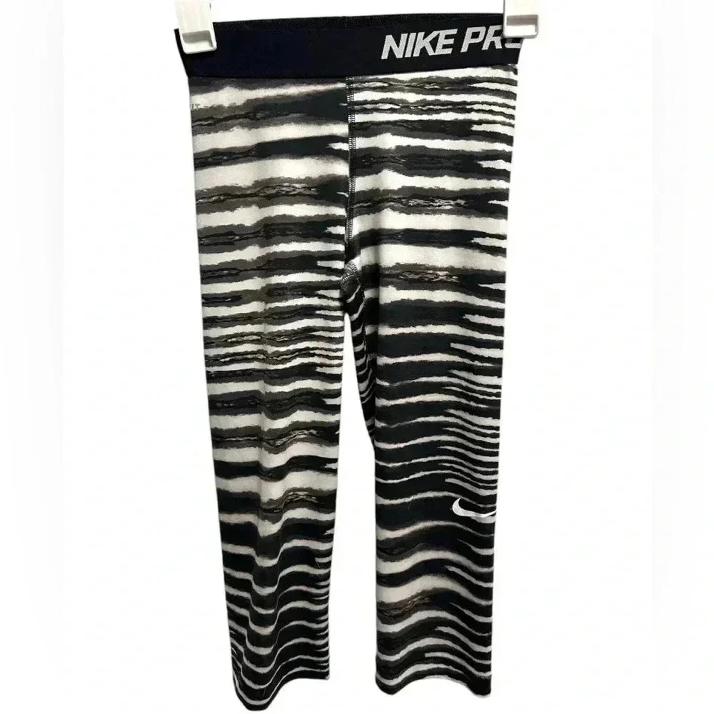 NIKE PRO BLACK AND WHITE STRIPED CROPPED CAPRI LEGGINGS - Picture 3 of 6